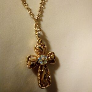 Avon Rhinestone Cross Pendant Necklace 20 Inch Holiday Christmas